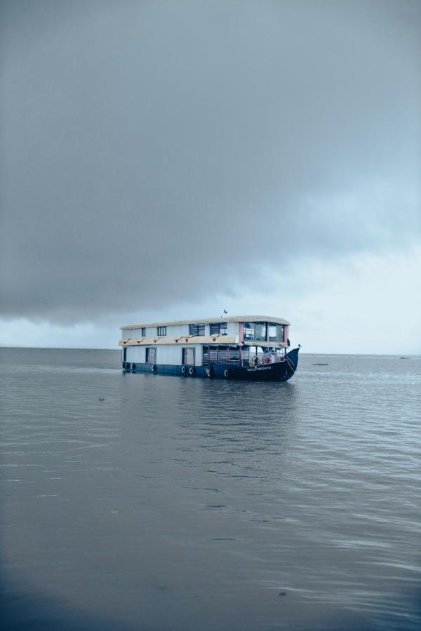 Harmony Houseboats Otel Alappuzha Dış mekan fotoğraf