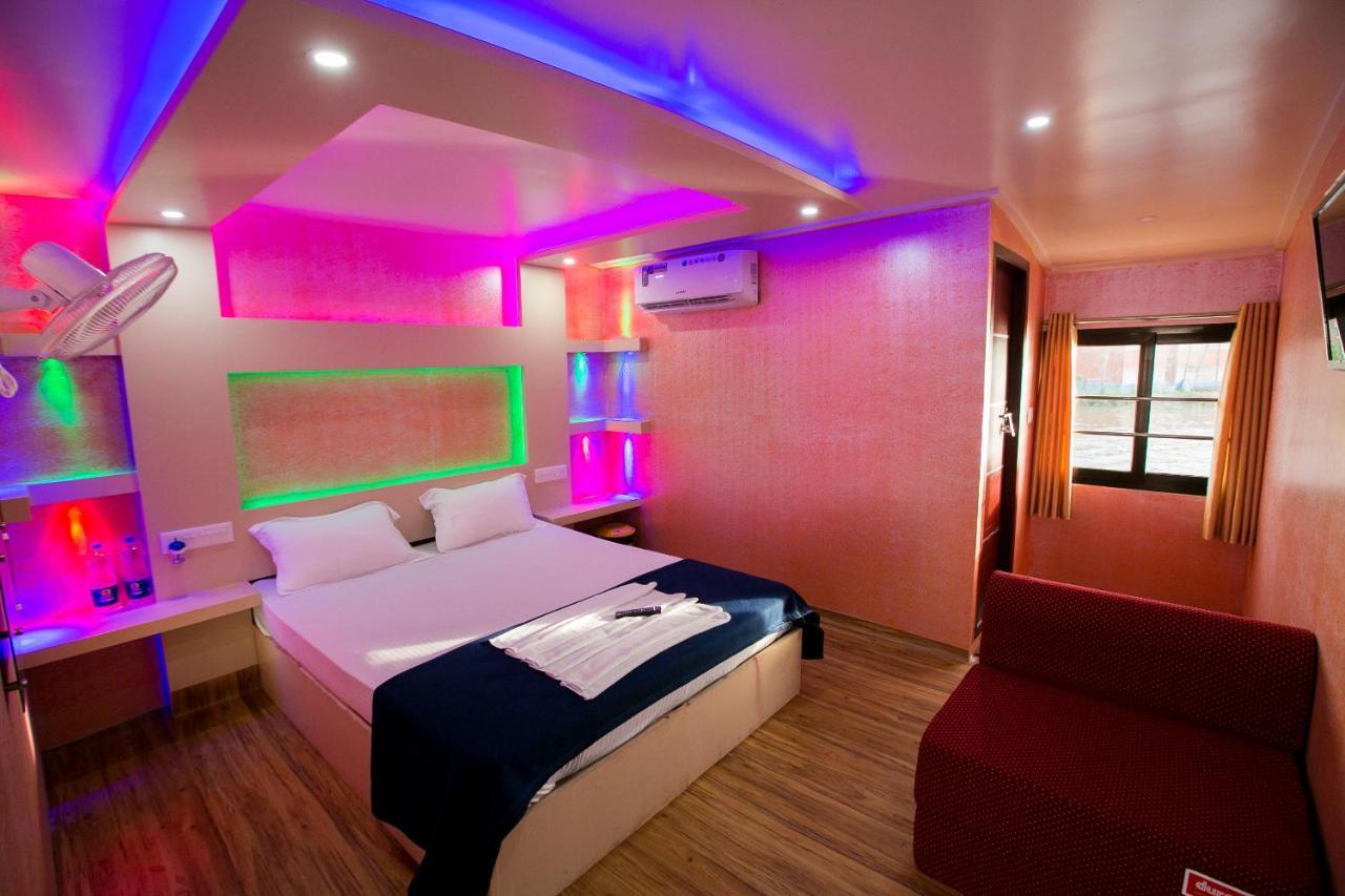 Harmony Houseboats Otel Alappuzha Dış mekan fotoğraf